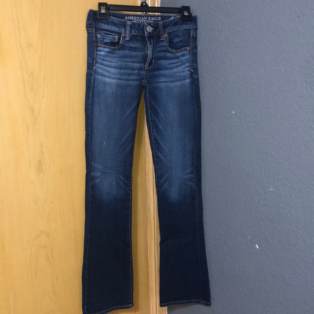Women’s REGULAR SIZE 2 AMERICAN EAGLE JEANS